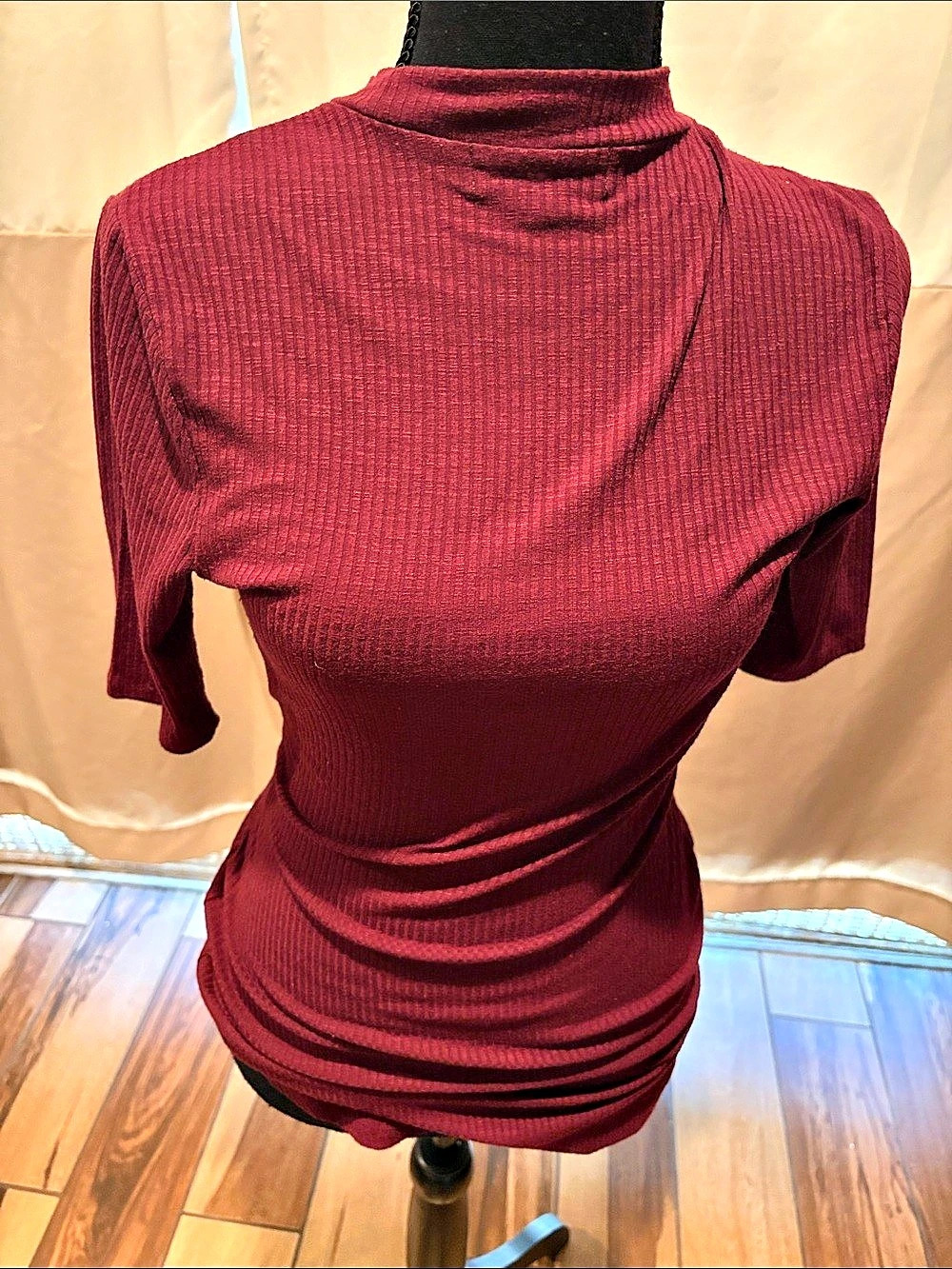 Burgundy Keyhole Top Like New